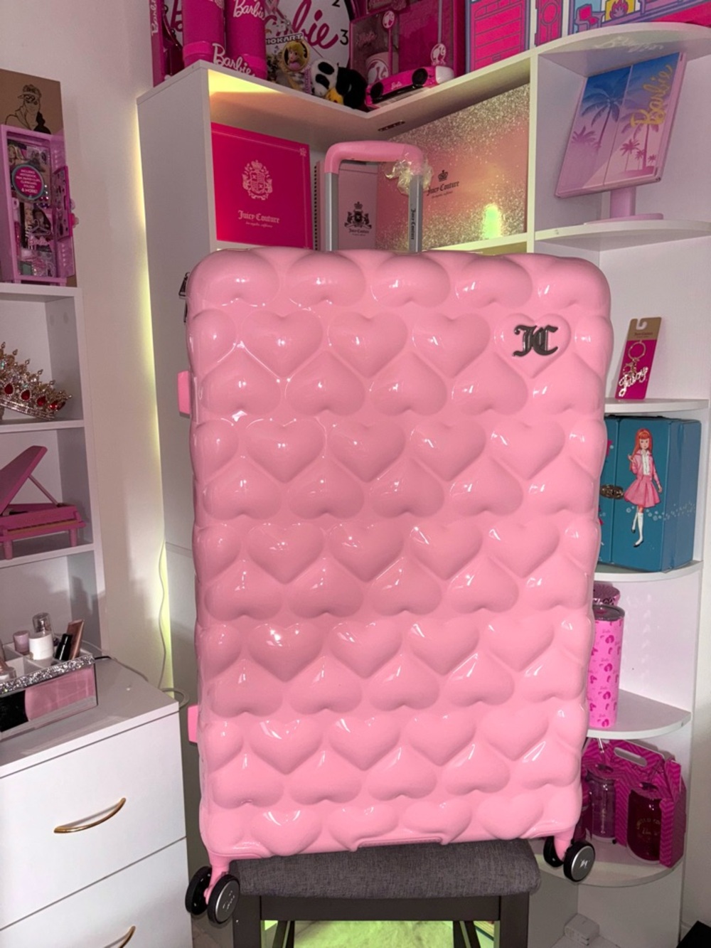 Juicy Couture 3D heart luggage spinner in Barbie pink color 🎀 11 LBS 32 INCH